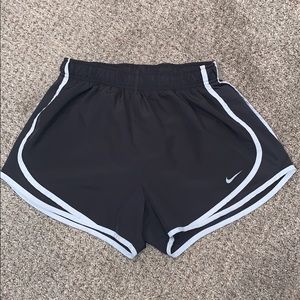 Women’s Nike Dry Tempo shorts Size Medium!